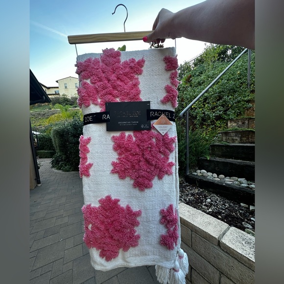 Rachel Zoe Other - Rachel Zoe plush hot pink snowflake oversize blanket tik tok viral blanket